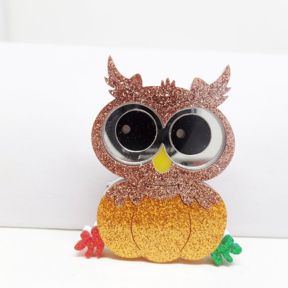 Adorable Acrylic Owl in Pumpkin Brooch - Picture 1 of 2